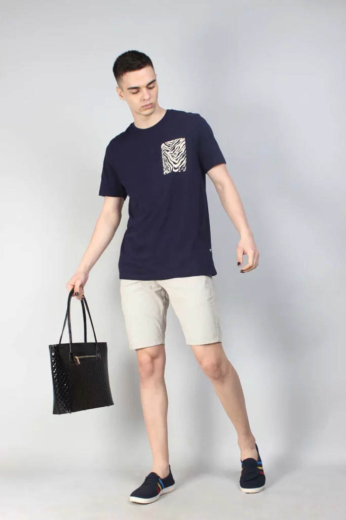 Black T-shirt UK – Timeless Style with Beyoustyles